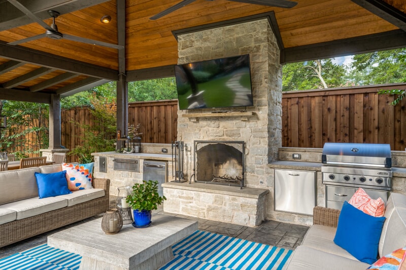 Outdoor fireplace